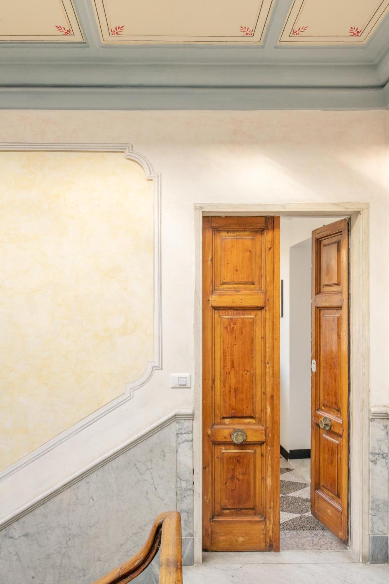 Cosy Apartment With Terrace Genoa Bagian luar foto