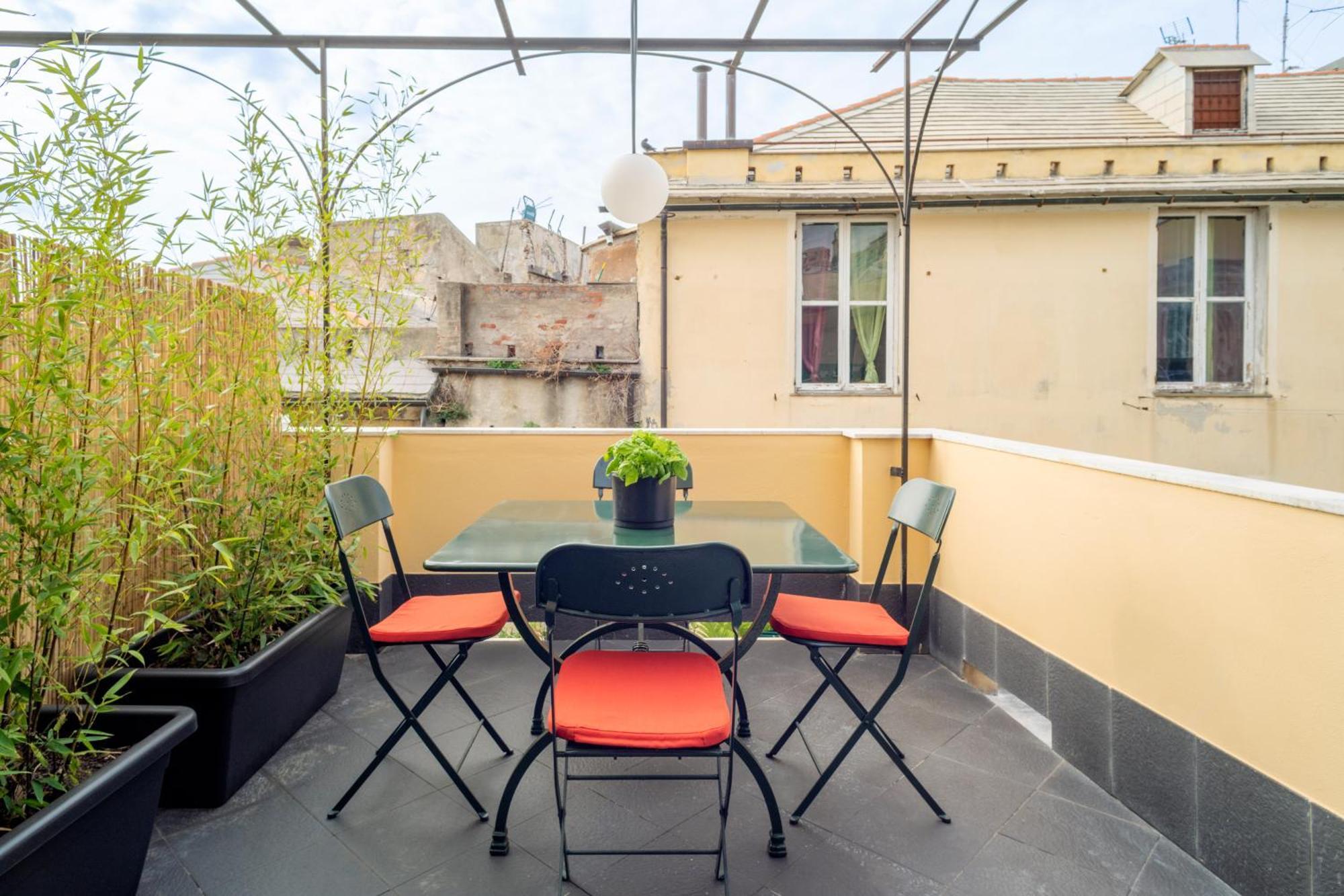 Cosy Apartment With Terrace Genoa Bagian luar foto